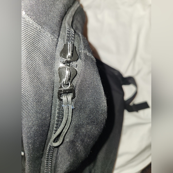 Black Packpack - Picture 4 of 8